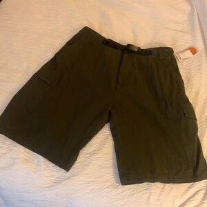 TRIPLE NICKEL, cargo shorts, XL, NWT. Dark green